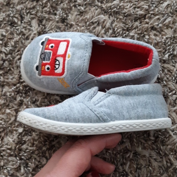 #552Toddler shoes Size:5. Great condition. "Dog & Fire Truck" - Picture 5 of 8